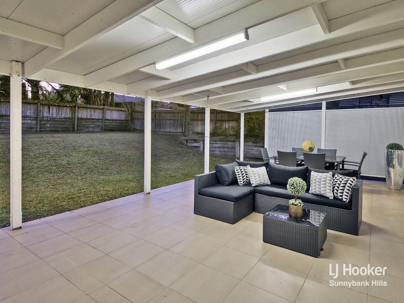 8 Swan Lake Crescent, Calamvale QLD 4116
