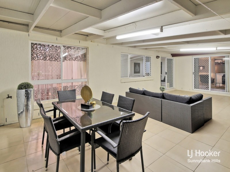 8 Swan Lake Crescent, Calamvale QLD 4116