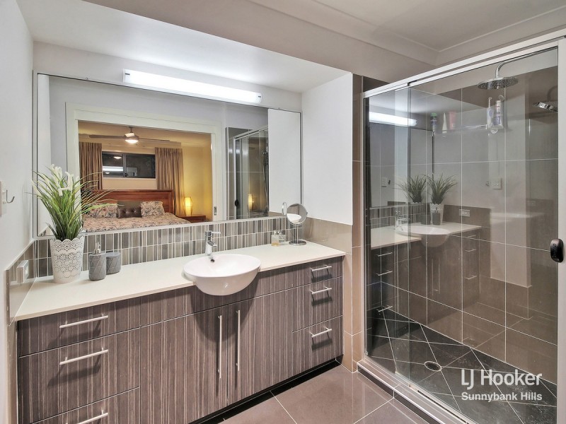 97 Hibiscus Close, Wishart QLD 4122