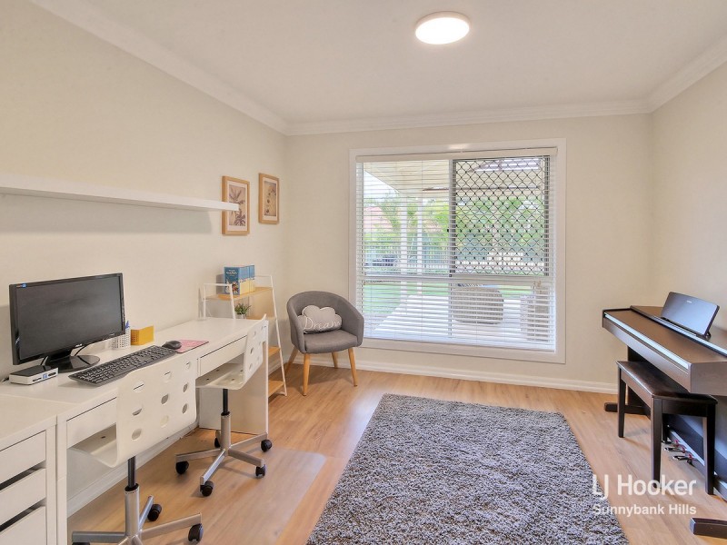 27 Calliandra Place, Calamvale QLD 4116