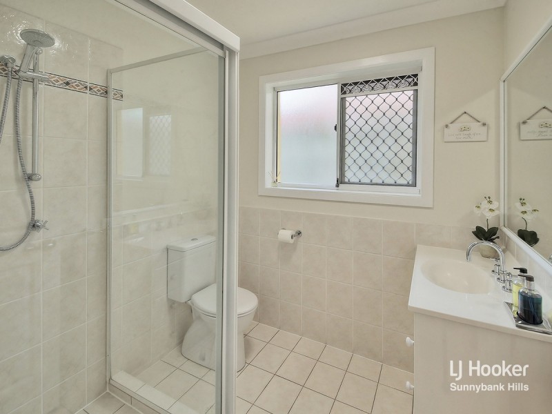 27 Calliandra Place, Calamvale QLD 4116