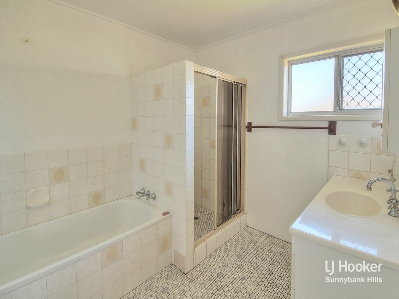 68 Mingera Street, Mansfield QLD 4122