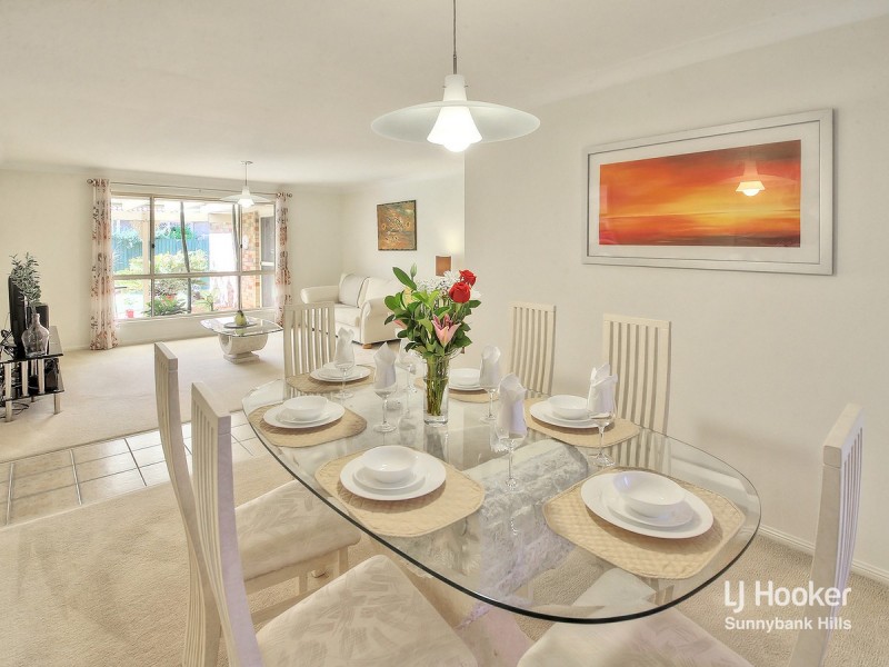 8 Silverdell Crescent, Parkinson QLD 4115