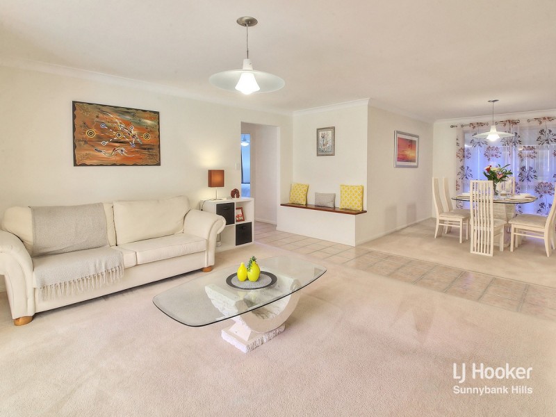 8 Silverdell Crescent, Parkinson QLD 4115