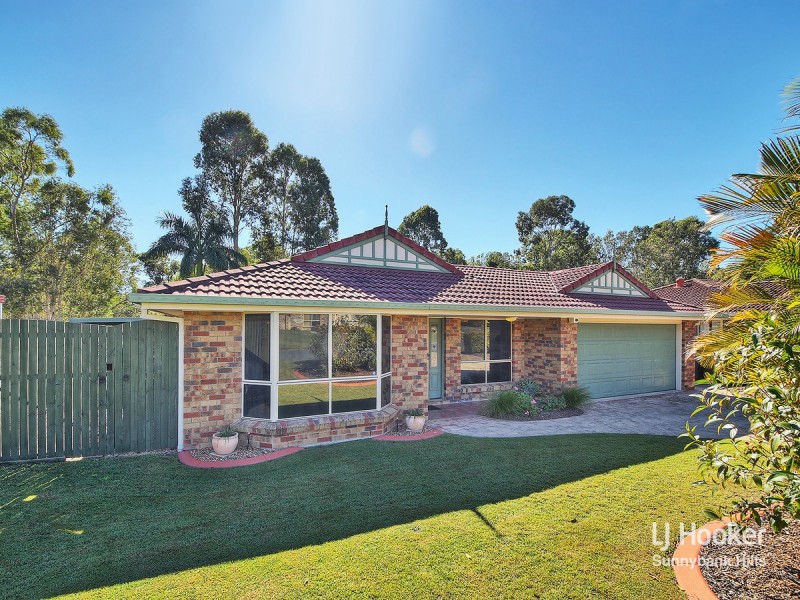 8 Silverdell Crescent, Parkinson QLD 4115