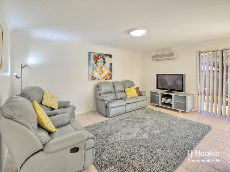 8 Silverdell Crescent, Parkinson QLD 4115