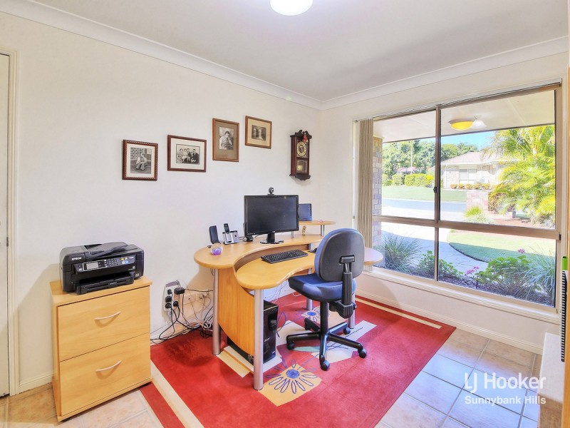 8 Silverdell Crescent, Parkinson QLD 4115