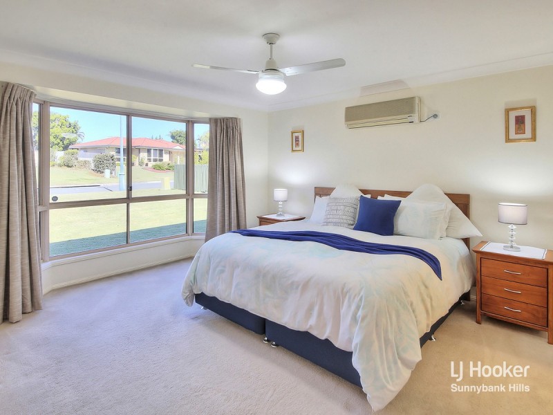 8 Silverdell Crescent, Parkinson QLD 4115