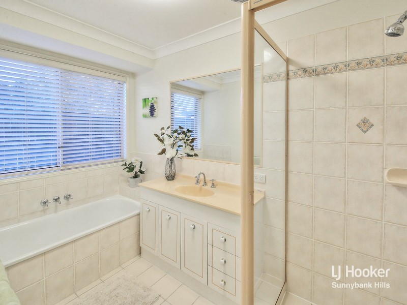 8 Silverdell Crescent, Parkinson QLD 4115