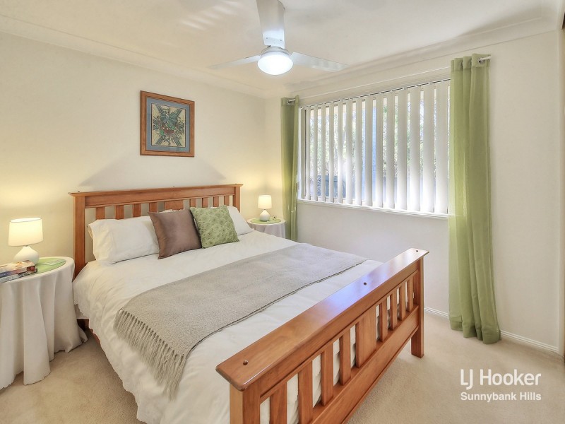 8 Silverdell Crescent, Parkinson QLD 4115