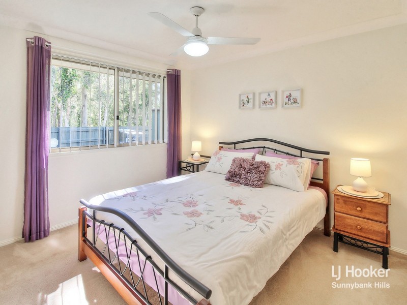 8 Silverdell Crescent, Parkinson QLD 4115