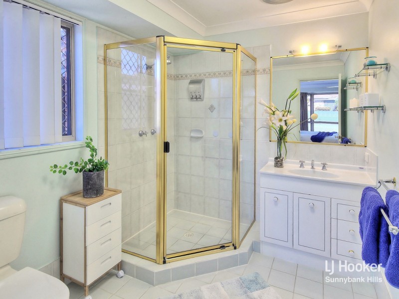 8 Silverdell Crescent, Parkinson QLD 4115