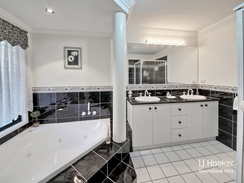 15 Curzon Place, Sunnybank Hills QLD 4109