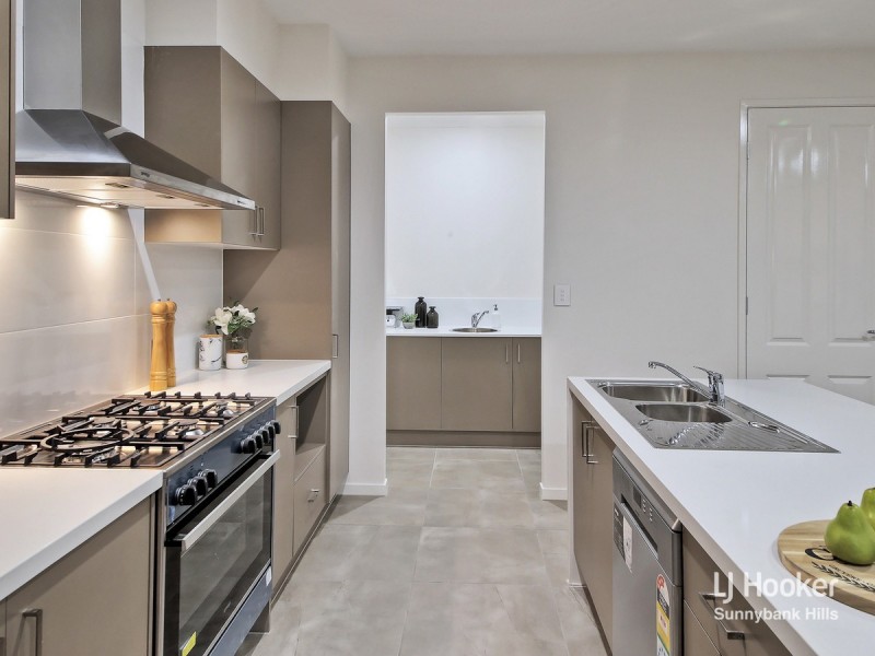 10 Sunshine Place, Eight Mile Plains QLD 4113