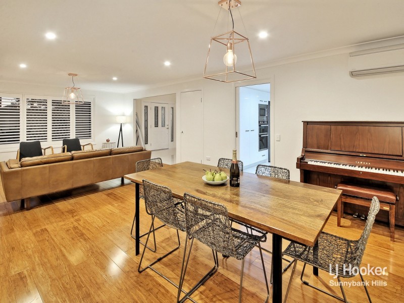 2 Portmarnock Way, Carindale QLD 4152