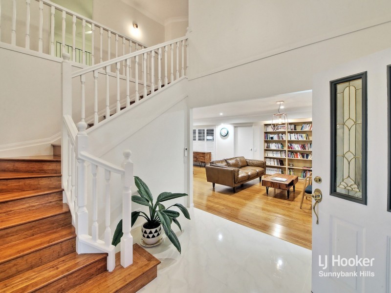 2 Portmarnock Way, Carindale QLD 4152