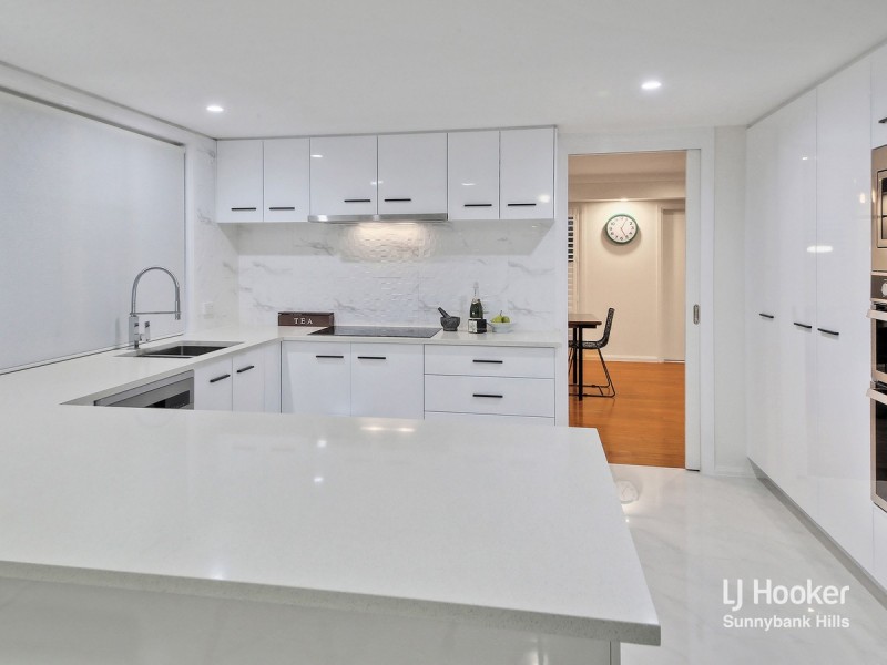 2 Portmarnock Way, Carindale QLD 4152