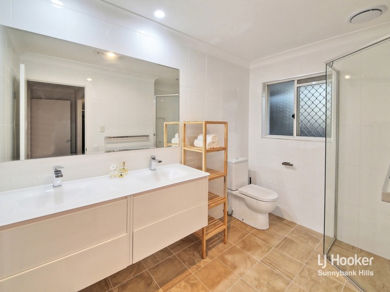 2 Portmarnock Way, Carindale QLD 4152