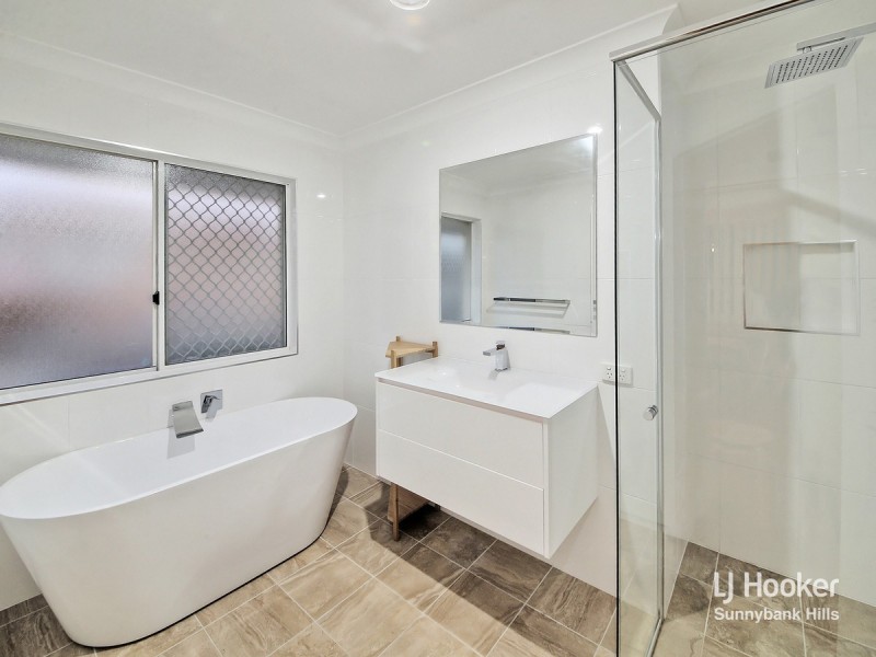 2 Portmarnock Way, Carindale QLD 4152