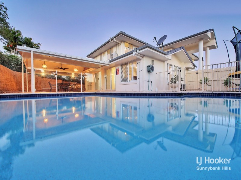 2 Portmarnock Way, Carindale QLD 4152