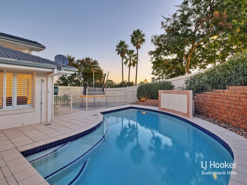 2 Portmarnock Way, Carindale QLD 4152