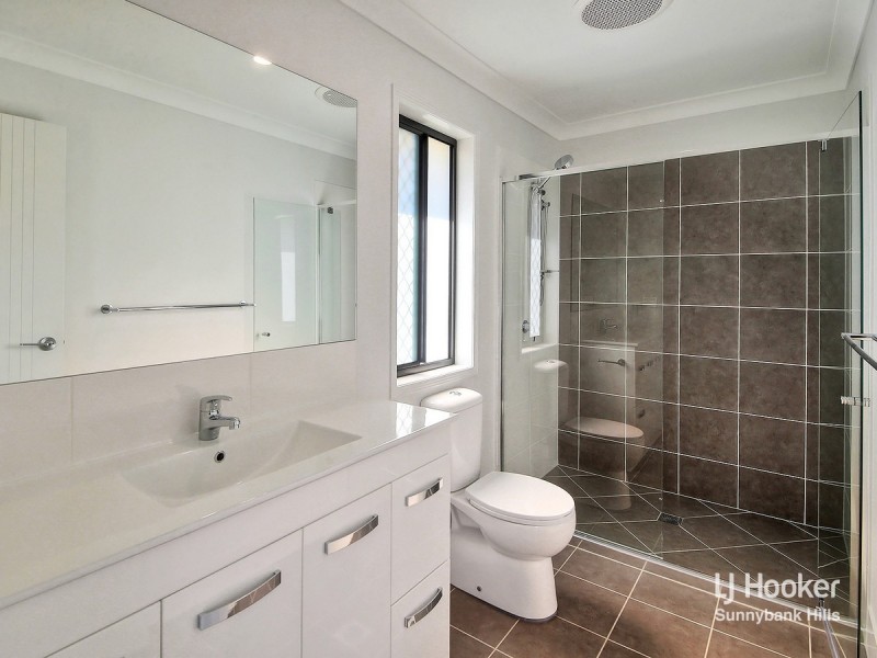 8 Fiveways Circuit, Park Ridge QLD 4125