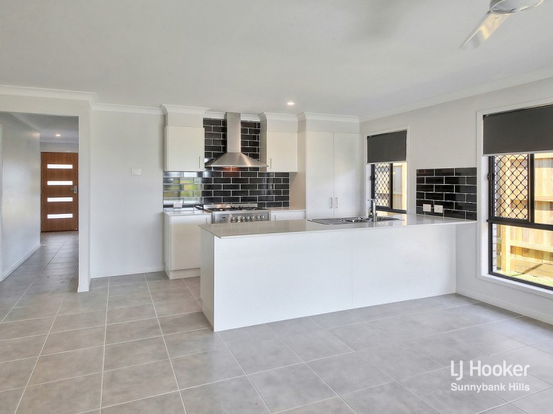 8 Fiveways Circuit, Park Ridge QLD 4125