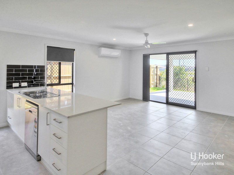 8 Fiveways Circuit, Park Ridge QLD 4125