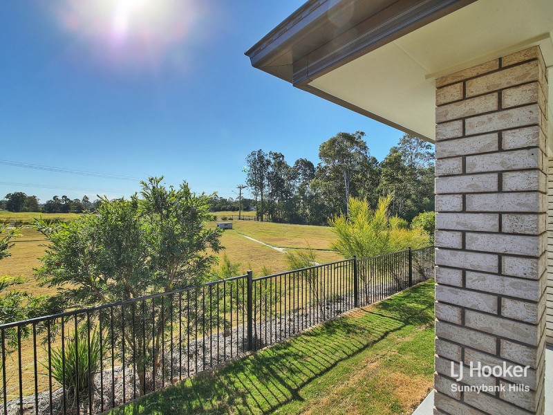 8 Fiveways Circuit, Park Ridge QLD 4125