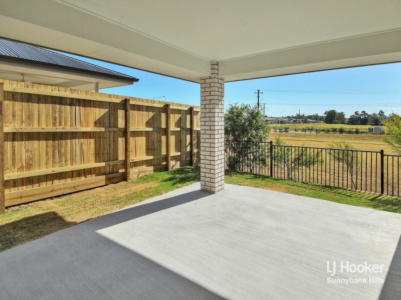 8 Fiveways Circuit, Park Ridge QLD 4125