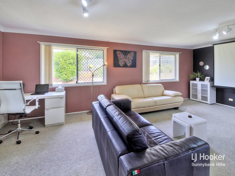 46 Owens Crescent, Regents Park QLD 4118