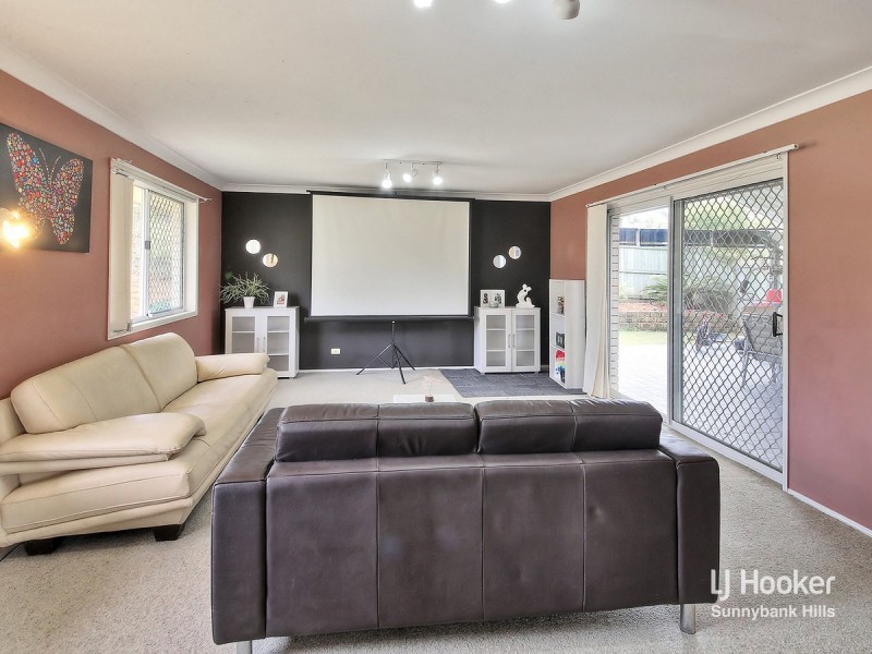 46 Owens Crescent, Regents Park QLD 4118