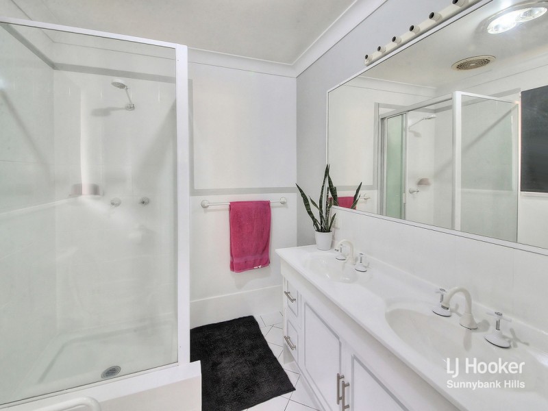 46 Owens Crescent, Regents Park QLD 4118