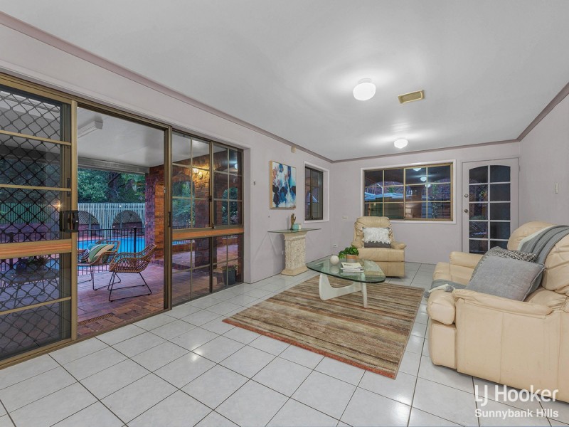 16 Sandringham Street, Mansfield QLD 4122