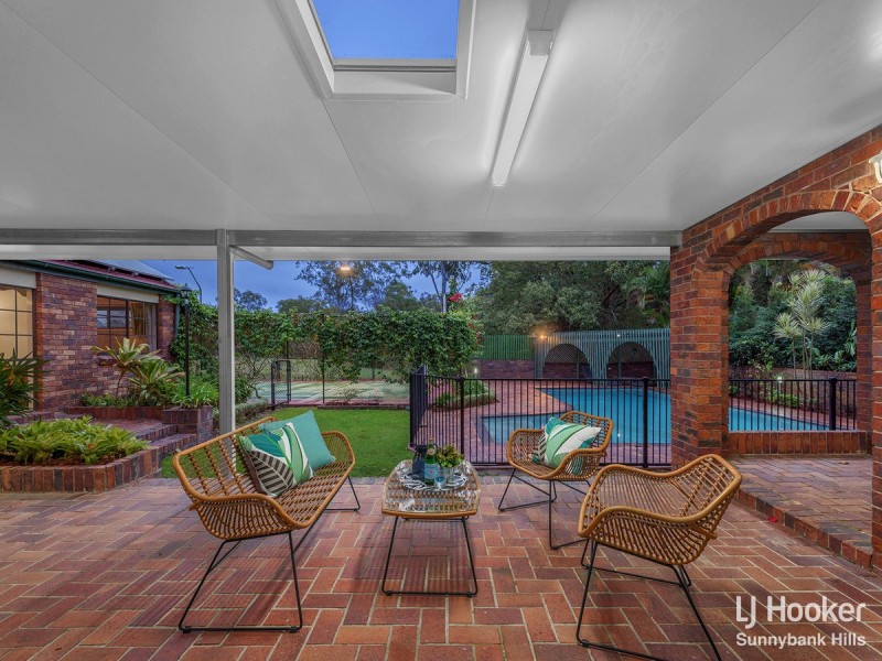 16 Sandringham Street, Mansfield QLD 4122