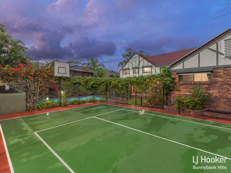 16 Sandringham Street, Mansfield QLD 4122