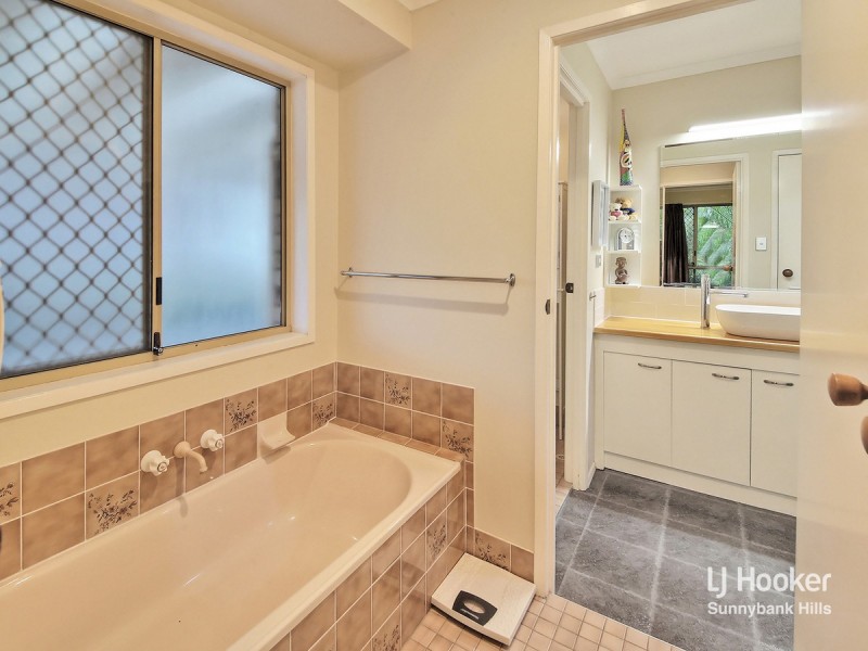 32 Allamanda Street, Runcorn QLD 4113