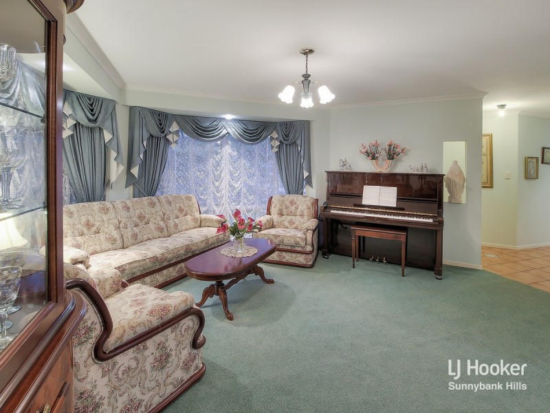 34 Sunflower Crescent, Calamvale QLD 4116