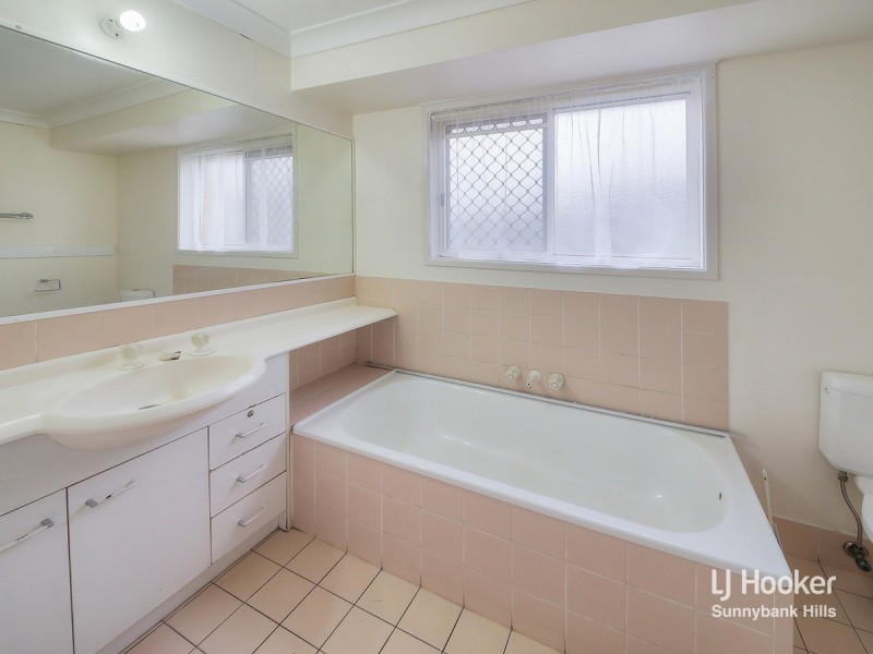 9 Greenlaw Place, Eight Mile Plains QLD 4113