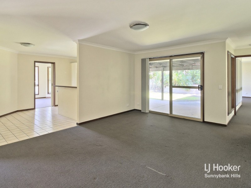 10 Knightsbridge Crescent, Rochedale QLD 4123