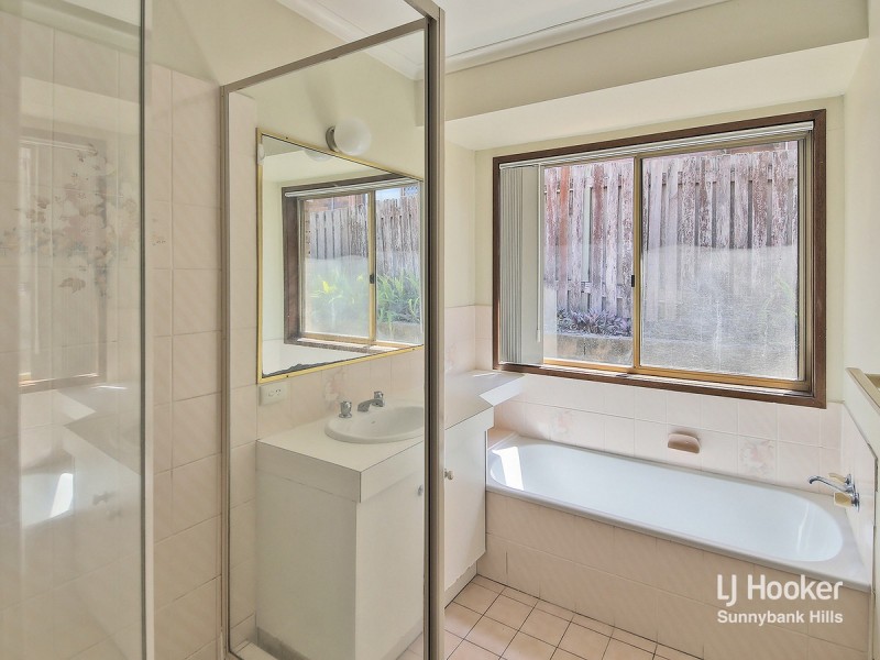 10 Knightsbridge Crescent, Rochedale QLD 4123