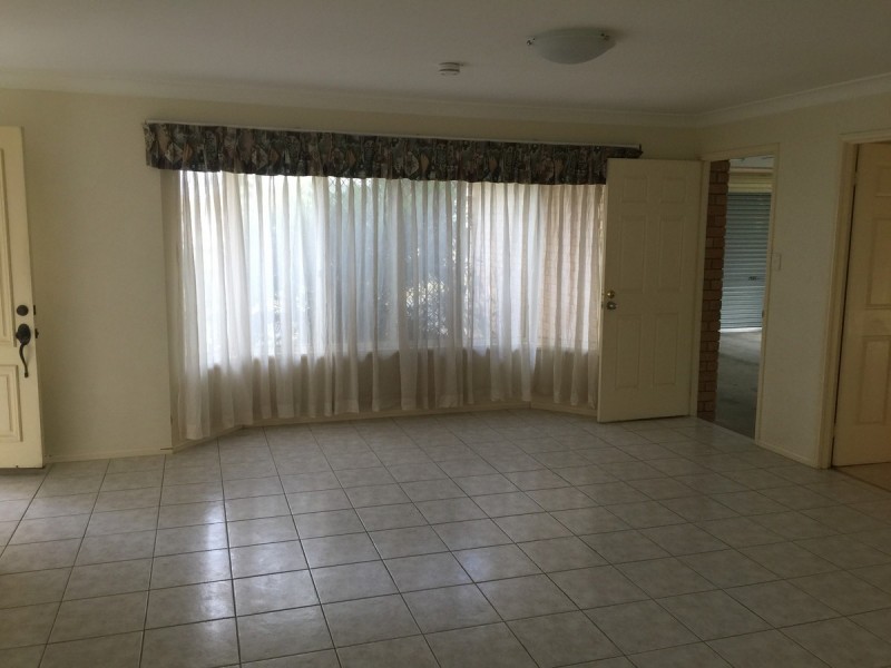 16 Carnation Crescent, Calamvale QLD 4116