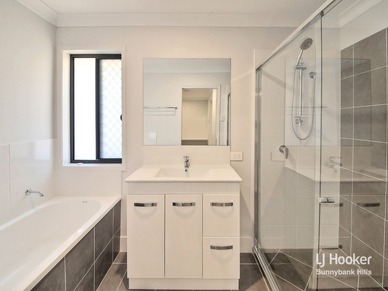 8 Fiveways Circuit, Park Ridge QLD 4125