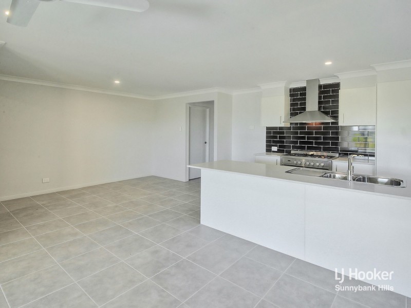 8 Fiveways Circuit, Park Ridge QLD 4125