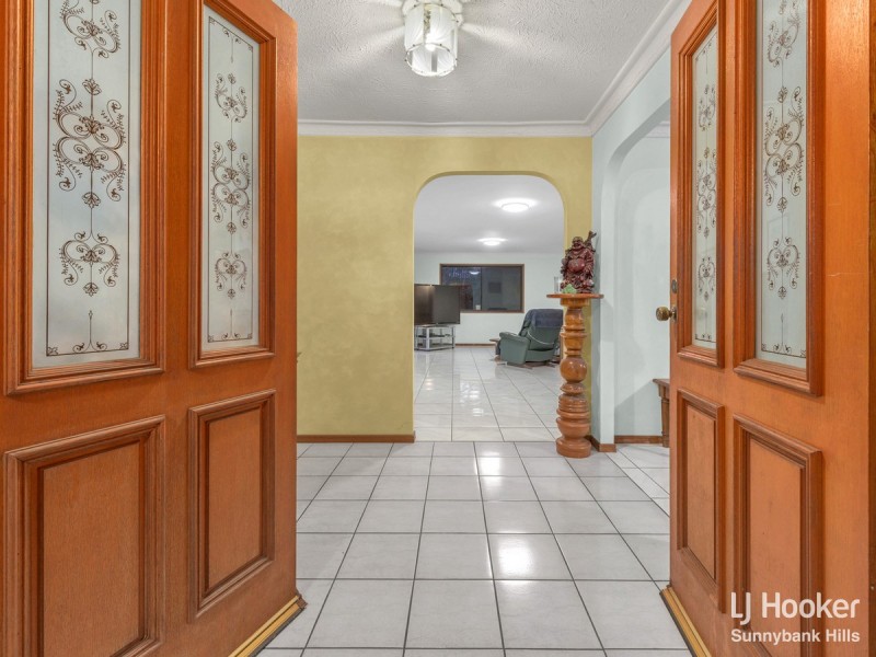 18 Coolidge Court, Stretton QLD 4116