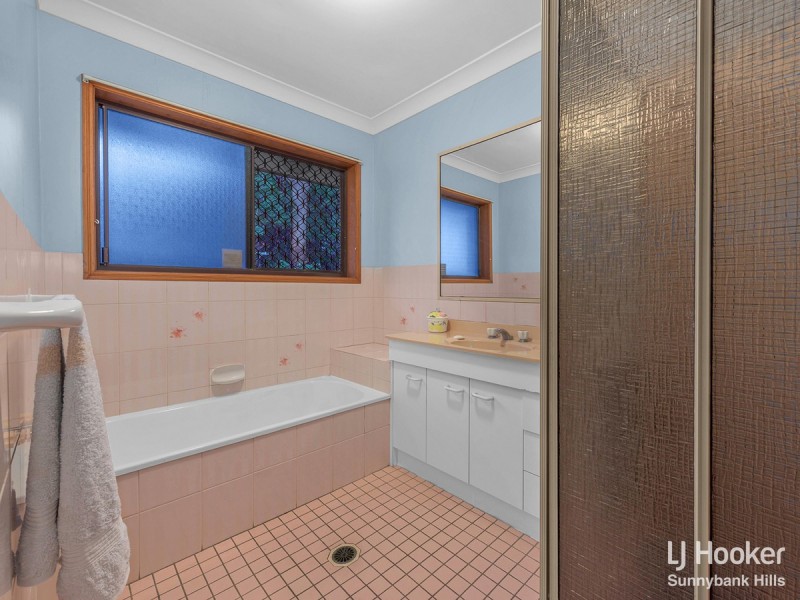 18 Coolidge Court, Stretton QLD 4116