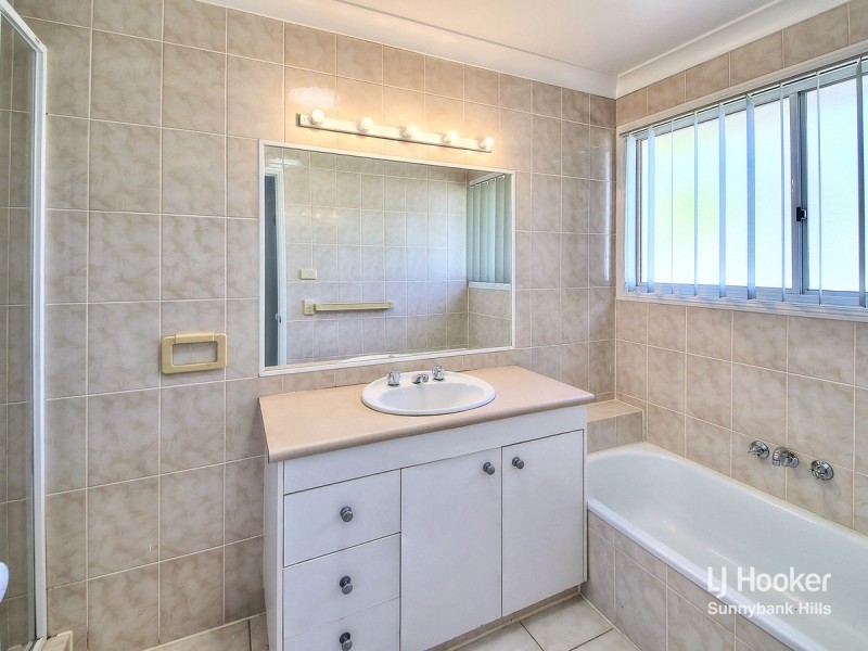 11 Gulubia Place, Calamvale QLD 4116
