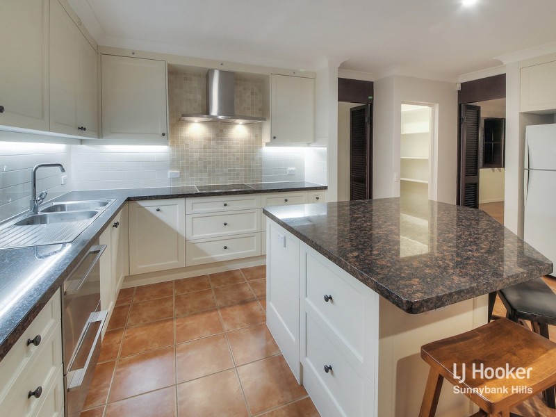 16 Orpheus Street, Robertson QLD 4109