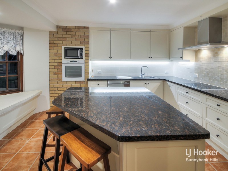 16 Orpheus Street, Robertson QLD 4109