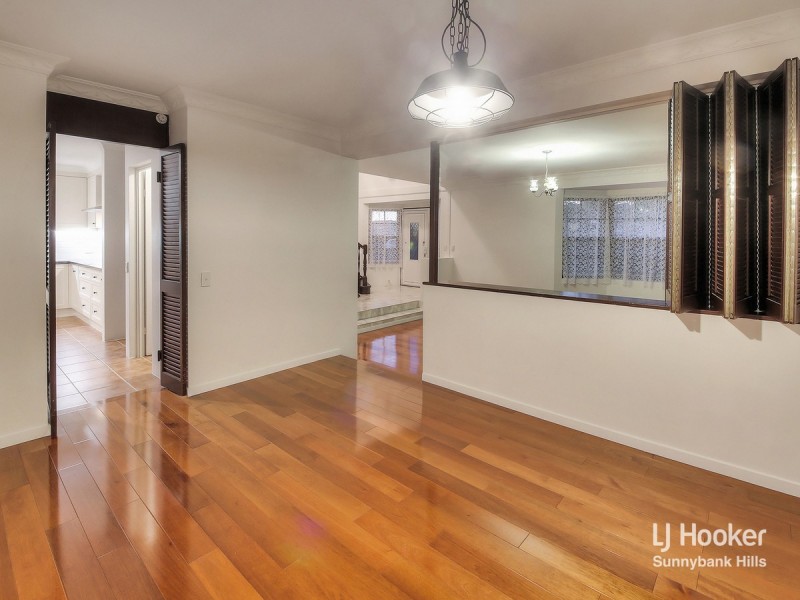 16 Orpheus Street, Robertson QLD 4109